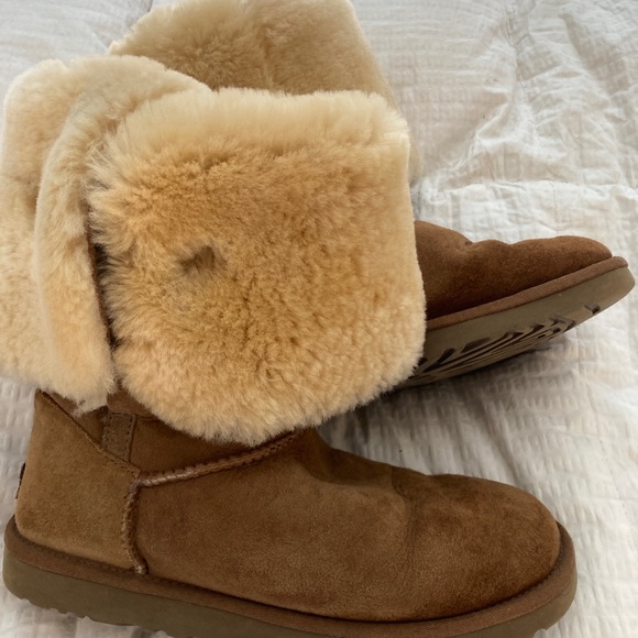 Tall UGG Bailey Button Sheepskin Boots Chestnut Color Good Cond Sz 8 - Picture 2 of 10
